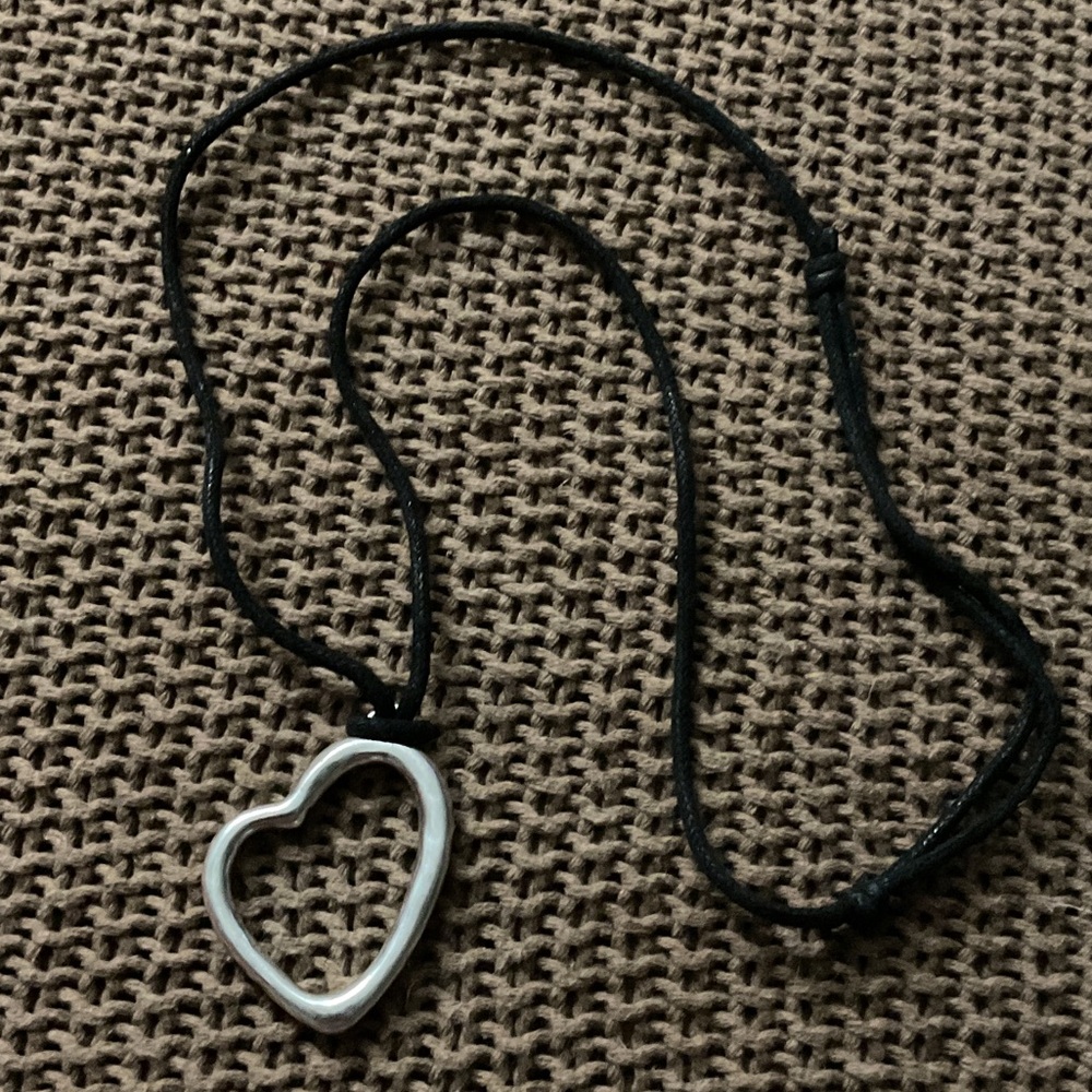 Elegant Black and Silver Heart Necklace